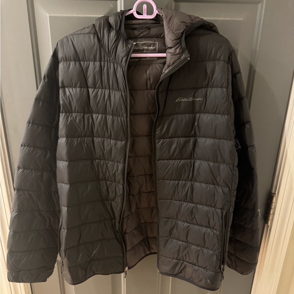 Eddie Bauer Men’s Hooded DOWN Puffer Jacket – Black, Size M Damage on cuff